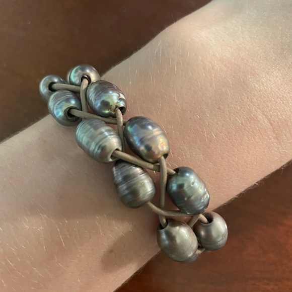 GREY PEARL LEATHER BRACELET - Picture 3 of 3